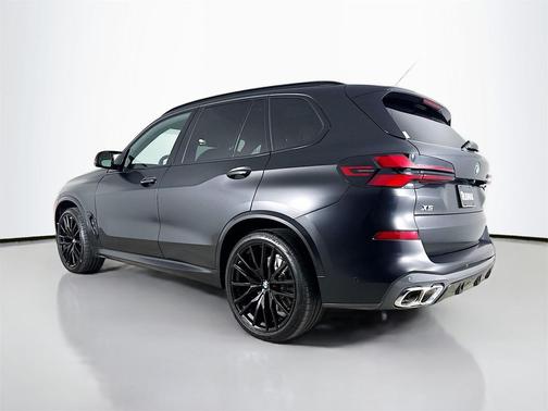 2025 BMW X5 M60i