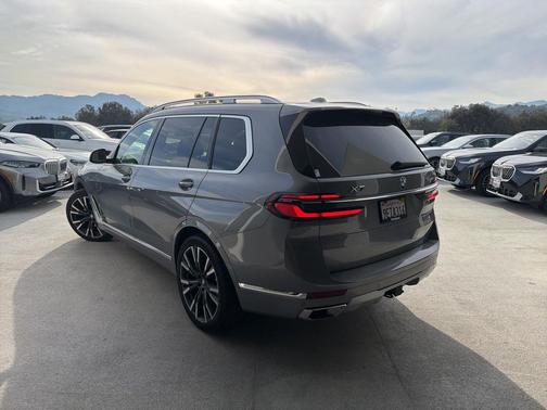 2023 BMW X7 