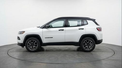 Bright White Clearcoat 2025 Jeep Compass Trailhawk