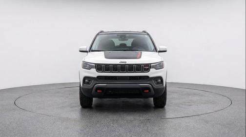 Bright White Clearcoat 2025 Jeep Compass Trailhawk