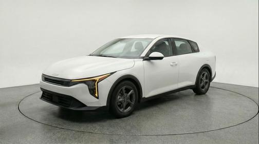 Snow White Pearl 2025 Kia K4 LXS