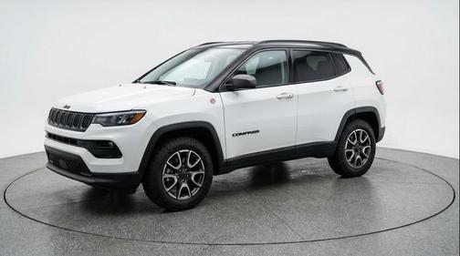 Bright White Clearcoat 2025 Jeep Compass Trailhawk