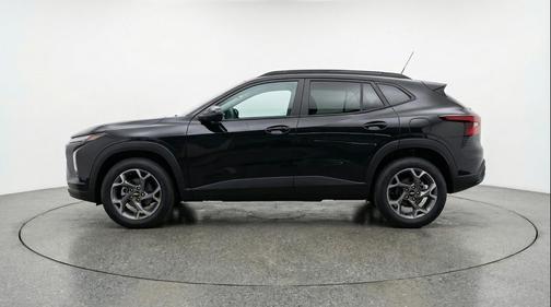 Mosaic Black Metallic 2025 Chevrolet Trax LT