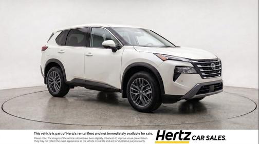 Everest White Pearl Tricoat 2026 Nissan Rogue SV