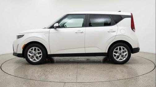 Snow White Pearl 2025 Kia Soul LX