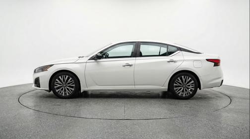 Glacier White 2025 Nissan Altima SV FWD