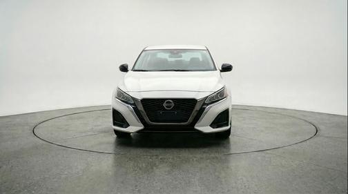 Glacier White 2025 Nissan Altima SV FWD