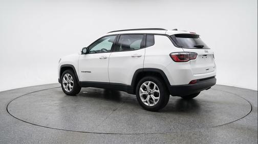 Bright White Clearcoat 2025 Jeep Compass Latitude