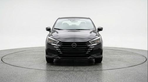 Super Black 2025 Nissan Versa 1.6 SV