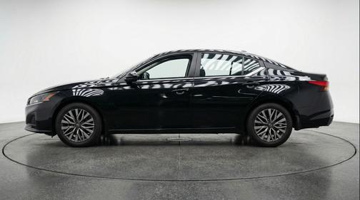 Super Black 2025 Nissan Altima SV FWD