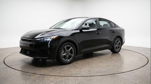 Aurora Black Pearl 2025 Kia K4 LXS