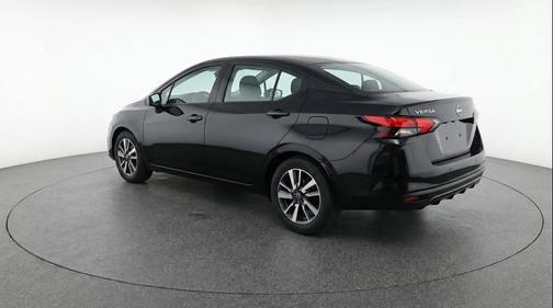 Super Black 2025 Nissan Versa 1.6 SV
