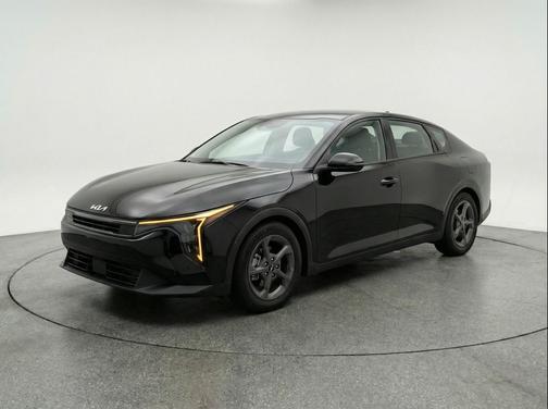 Aurora Black Pearl 2025 Kia K4 LXS