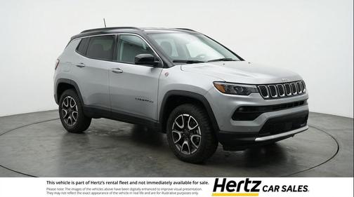 Silver Zynith Metallic Clearcoat 2025 Jeep Compass Trailhawk