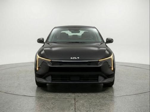 Aurora Black Pearl 2025 Kia K4 LXS