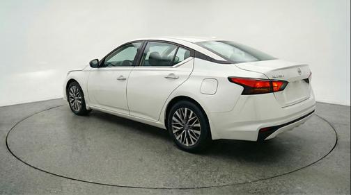Glacier White 2025 Nissan Altima SV FWD