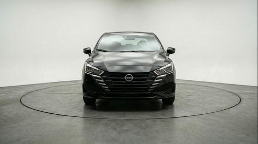 Super Black 2025 Nissan Versa 1.6 SV