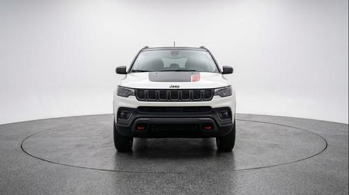 Bright White Clearcoat 2025 Jeep Compass Trailhawk