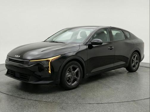 Aurora Black Pearl 2025 Kia K4 LXS