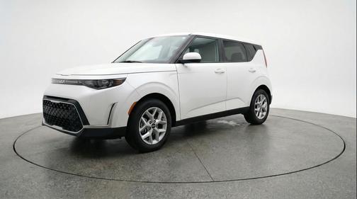 Snow White Pearl 2025 Kia Soul LX