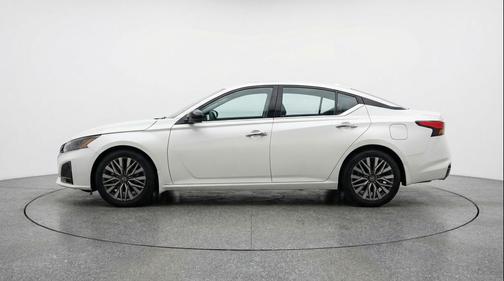 Glacier White 2025 Nissan Altima SV FWD