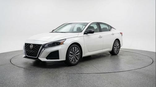 Glacier White 2025 Nissan Altima SV FWD
