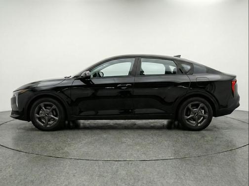 Aurora Black Pearl 2025 Kia K4 LXS