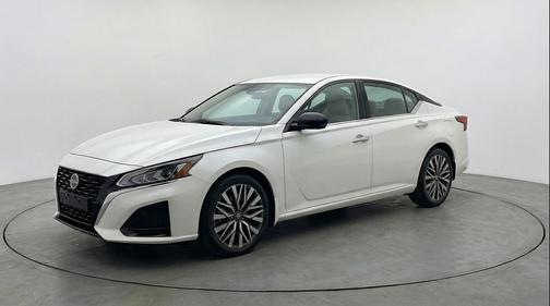 Glacier White 2025 Nissan Altima SV FWD
