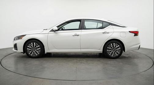 Glacier White 2025 Nissan Altima SV FWD