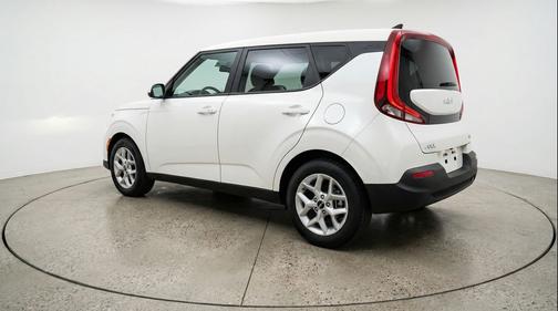 Snow White Pearl 2025 Kia Soul LX