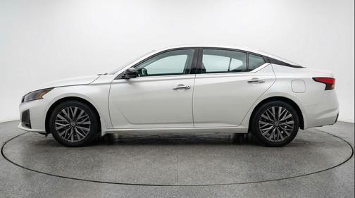 Glacier White 2025 Nissan Altima SV FWD