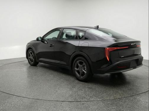 Aurora Black Pearl 2025 Kia K4 LXS