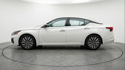 Glacier White 2025 Nissan Altima SV FWD