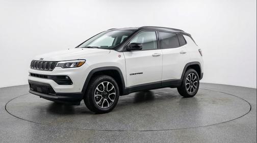 Bright White Clearcoat 2025 Jeep Compass Trailhawk