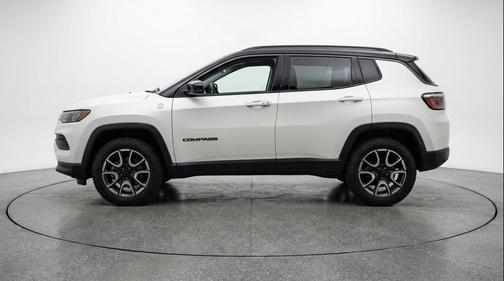 Bright White Clearcoat 2025 Jeep Compass Trailhawk
