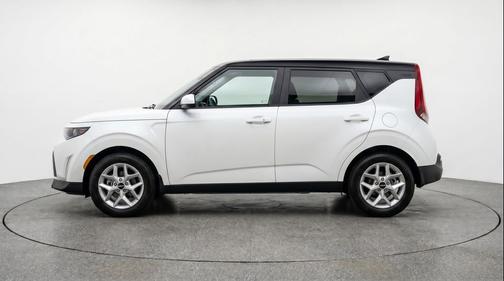 Snow White Pearl 2025 Kia Soul LX