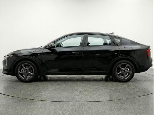 Aurora Black Pearl 2025 Kia K4 LXS