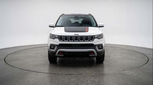 Bright White Clearcoat 2025 Jeep Compass Trailhawk
