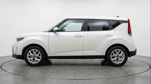Snow White Pearl 2025 Kia Soul LX