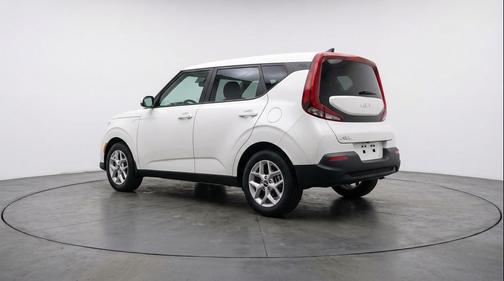 Snow White Pearl 2025 Kia Soul LX