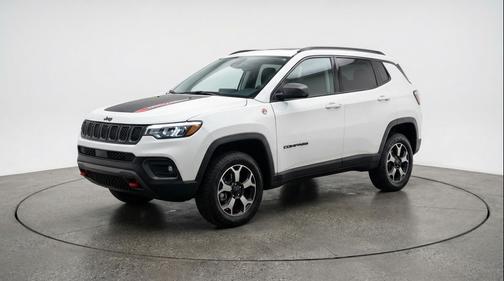 Bright White Clearcoat 2025 Jeep Compass Trailhawk
