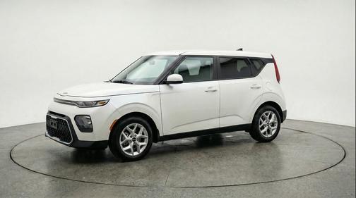 Snow White Pearl 2025 Kia Soul LX