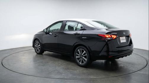 Super Black 2025 Nissan Versa 1.6 SV