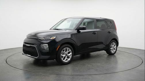Fusion Black 2025 Kia Soul LX