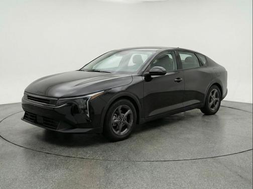 Aurora Black Pearl 2025 Kia K4 LXS