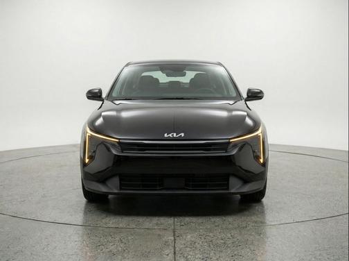 Aurora Black Pearl 2025 Kia K4 LXS