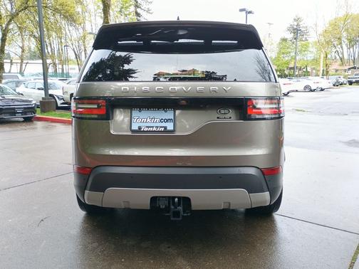 Silicon Silver Premium Metallic 2018 Land Rover Discovery HSE Luxury