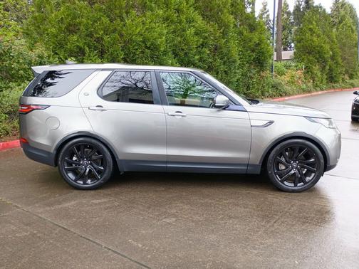 Silicon Silver Premium Metallic 2018 Land Rover Discovery HSE Luxury