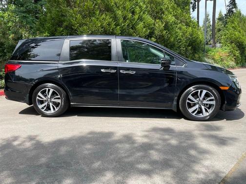 Crystal Black Pearl 2021 Honda Odyssey Touring
