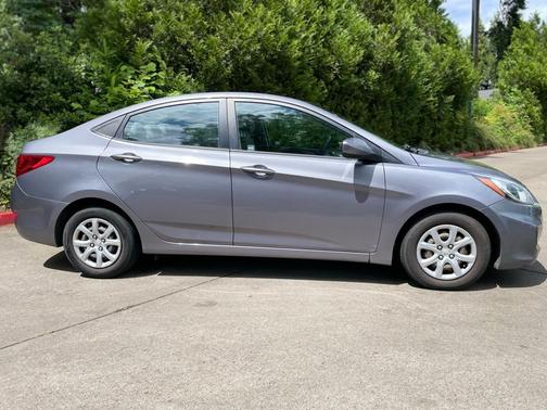 Triathlon Gray Metallic 2014 Hyundai Accent GLS